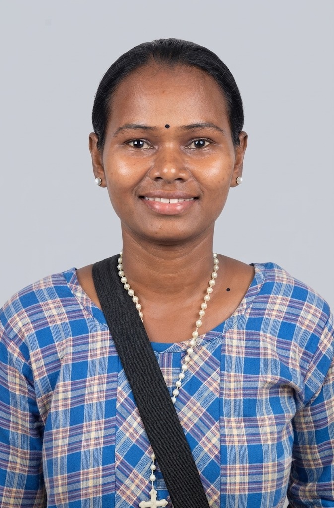 Pushpa Dungdung - Full time Cook in Ville parle in Mumbai